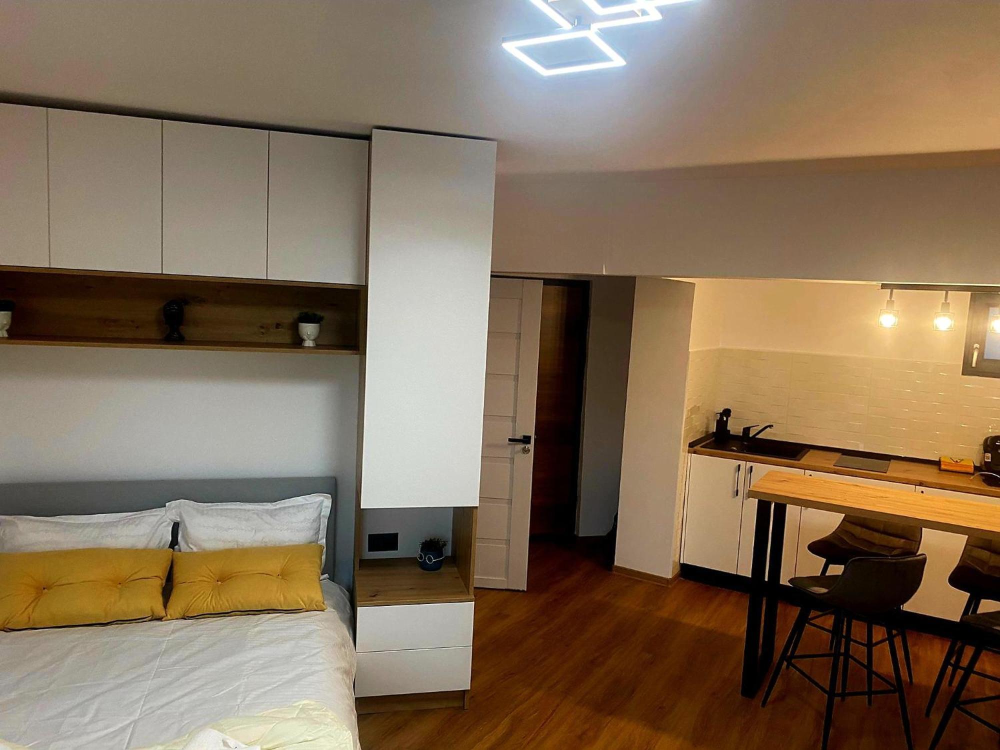Nest Apartment *